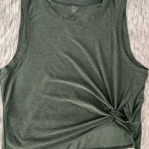Beyond yoga front twist muscle shirt